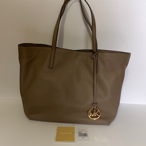 Michael Michael Kors Izzy LG EW Tote Leather in Dune - Picture 1 of 9